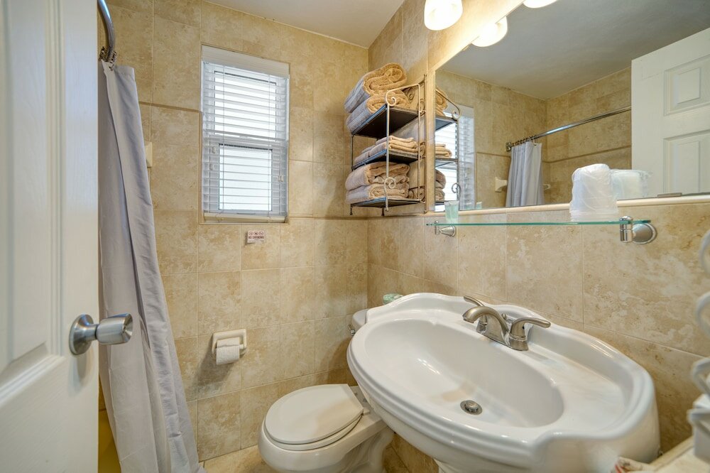 Фото Camelot Beach Suites