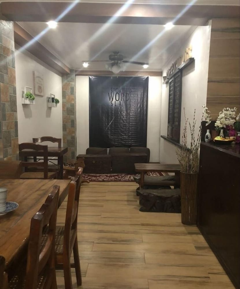 Фото Coffee Swings Lodging House