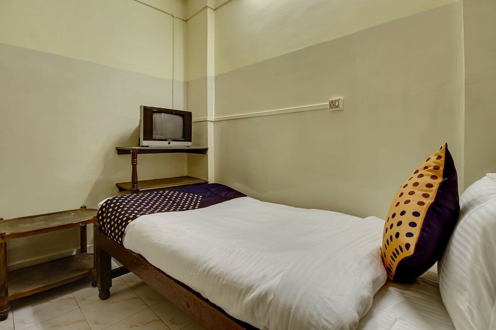 Фото Spot On 60241 Hotel Hollywood