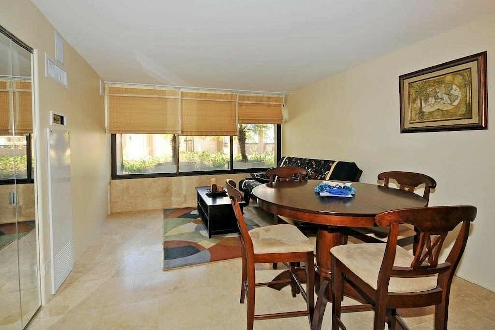 Фото Discovery Bay One Bedroom Condos with Kitchen & Free Wifi!