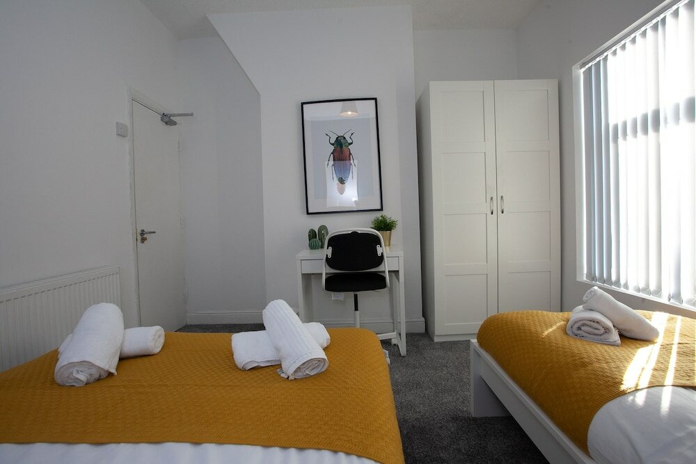 Фото Salford House