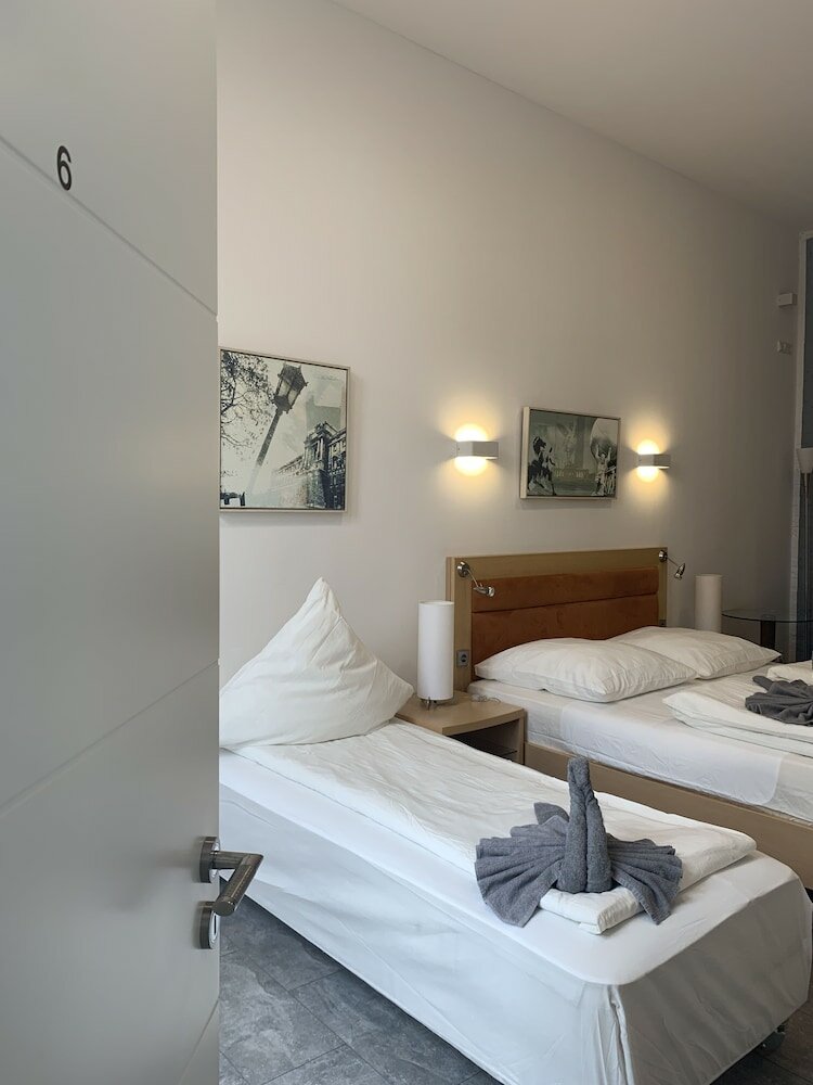 Фото Lovely Rooms Next to the Trainstation Wg