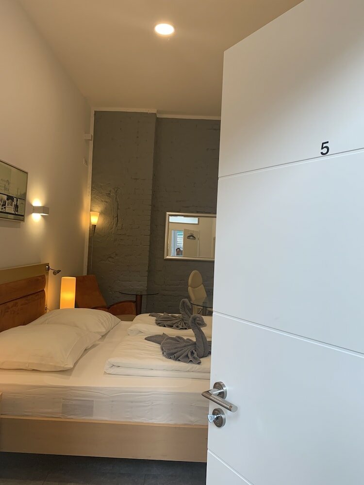 Фото Lovely Rooms Next to the Trainstation Wg