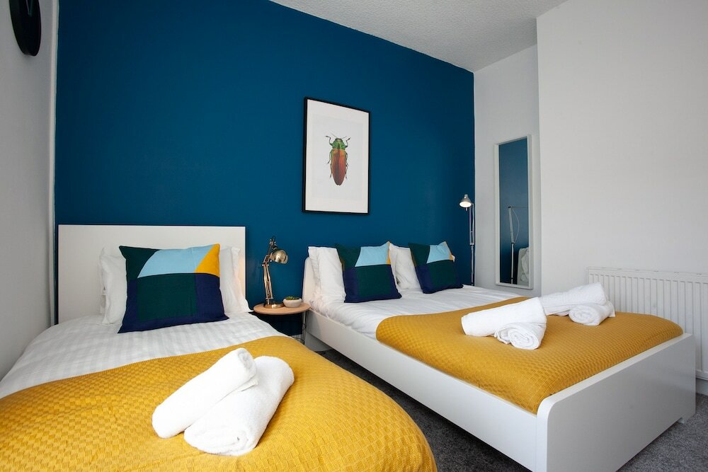 Фото Salford House