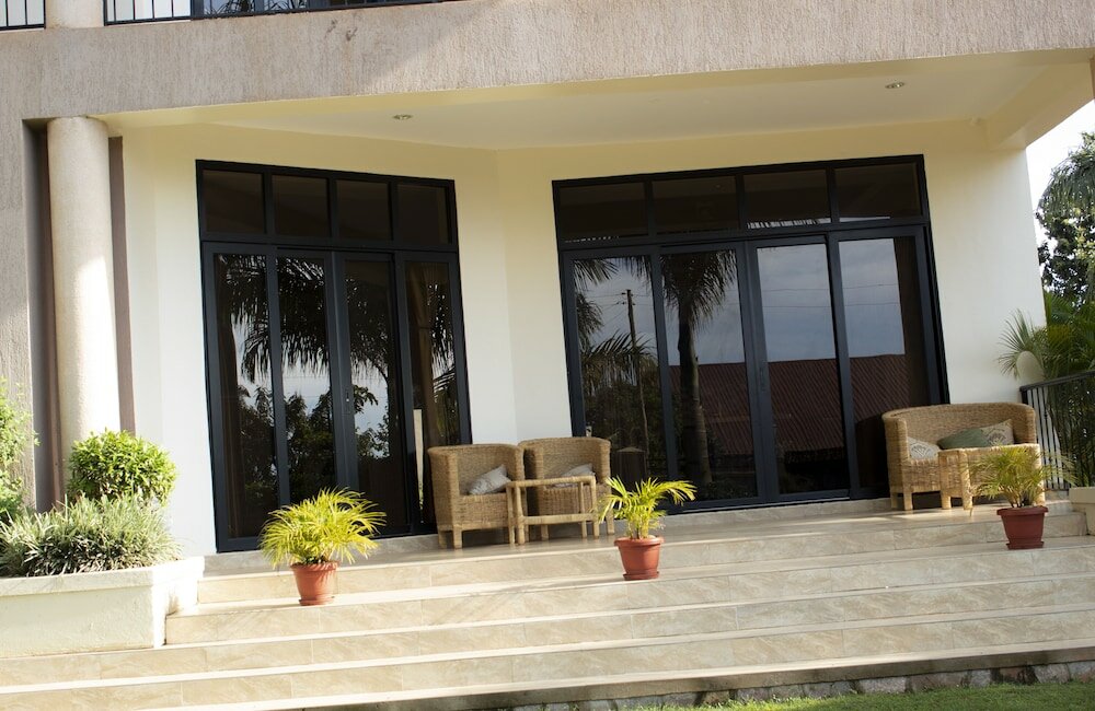 Фото The Hive Entebbe Guesthouse