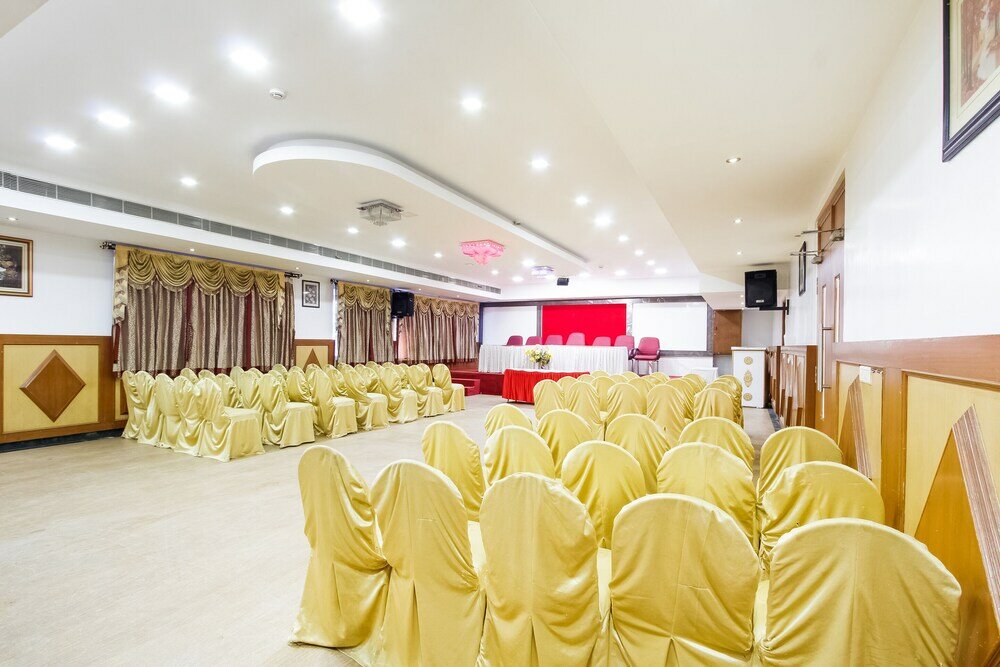 Фото Capital O 61144 Hotel Raj