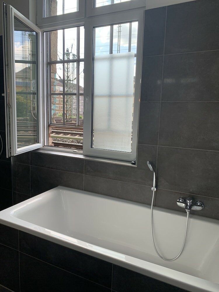 Фото Lovely Rooms Next to the Trainstation Wg