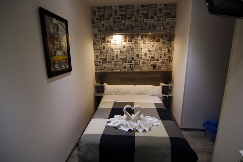 Фото Hostal Mh Fuencarral