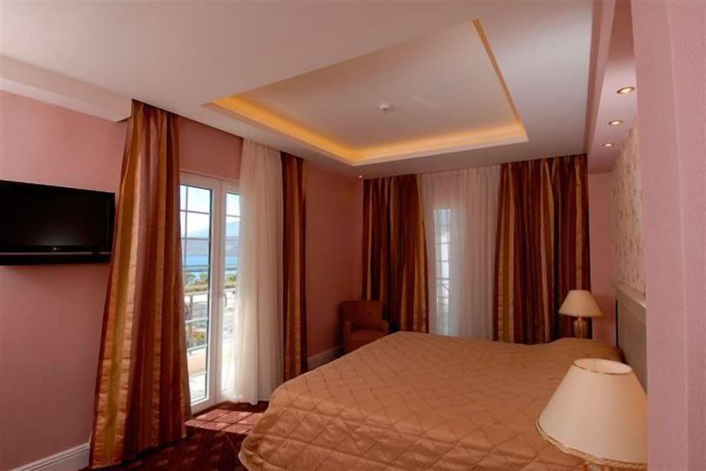 Фото Nafsika Palace