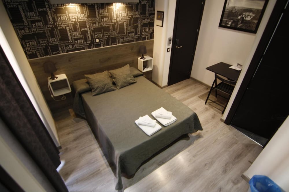 Фото Hostal Mh Fuencarral