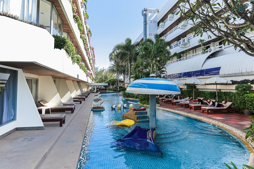 Фото The Cha-am Methavalai Hotel