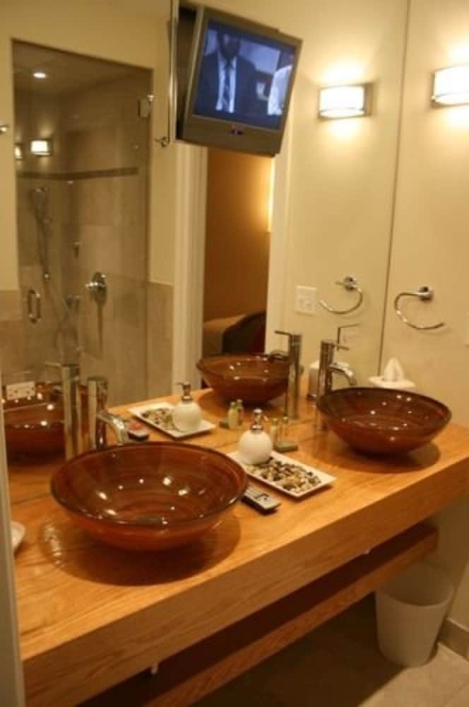 Фото Roscoe Village Guesthouse