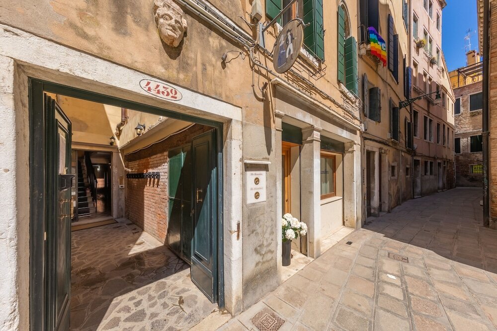 Фото La Locandiera