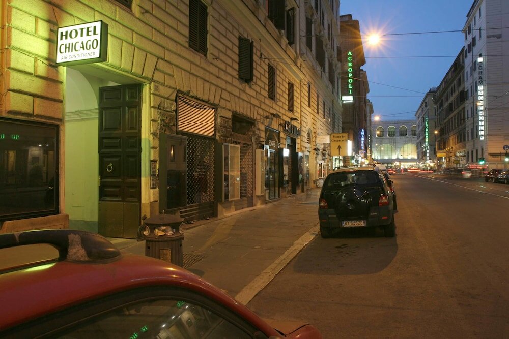 Фото отеля 1