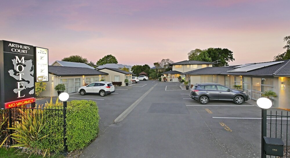 Фото Arthur's Court Motor Lodge