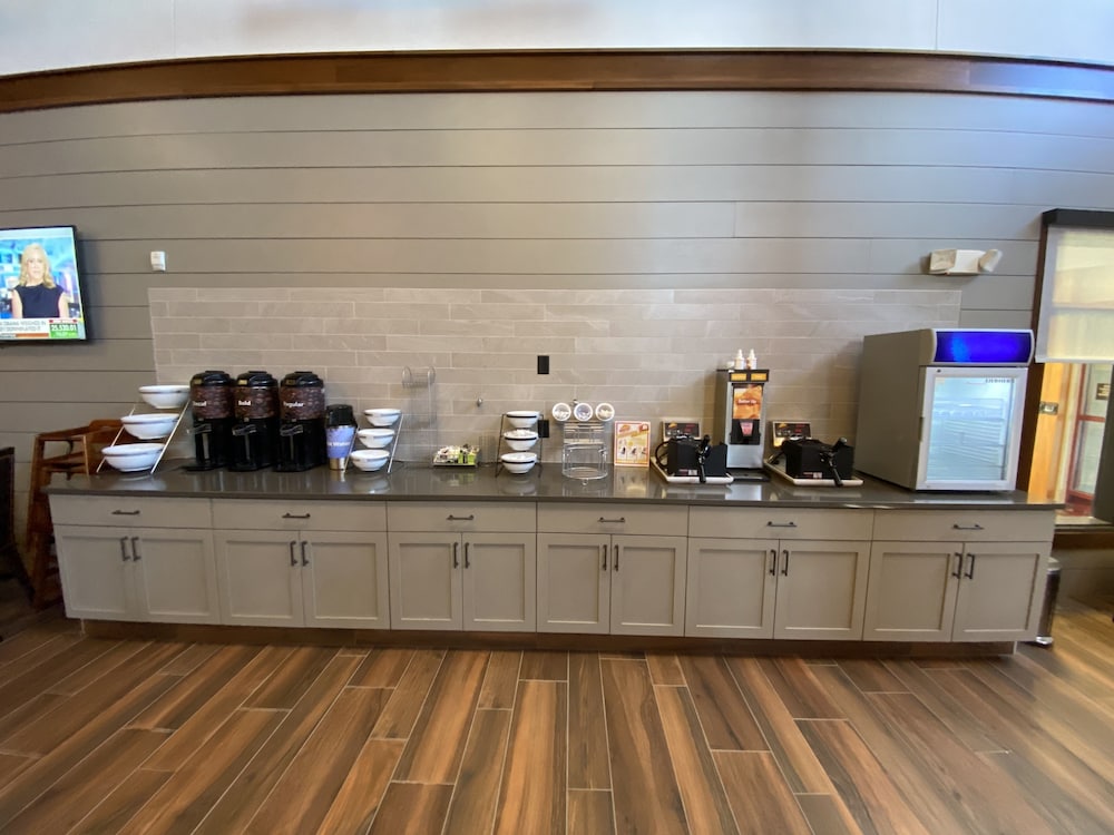 Фото Comfort Inn & Suites Mountain Iron and Virginia