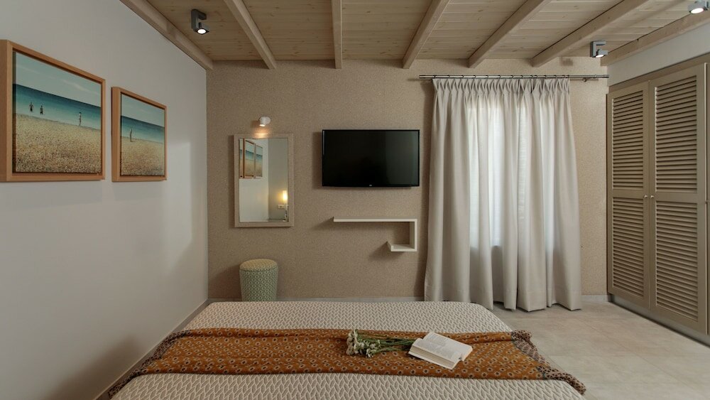 Фото Iria Beach art hotel