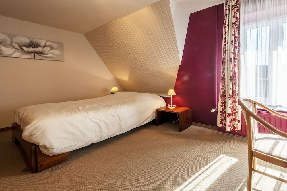 Фото Hostellerie La Villa Des Roses