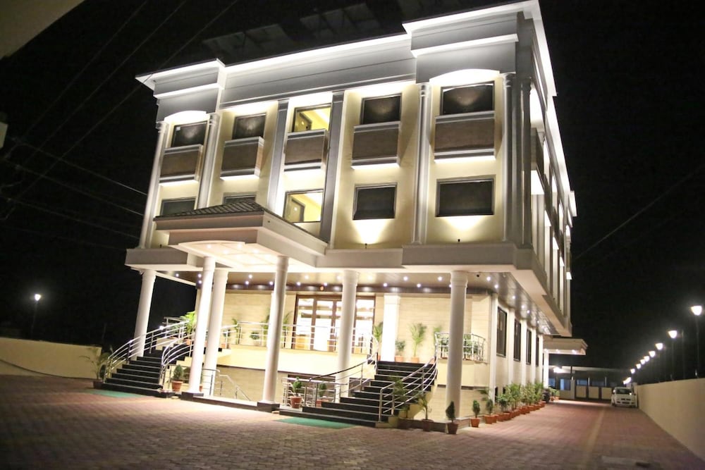 Фото Hotel Lavanya Palace