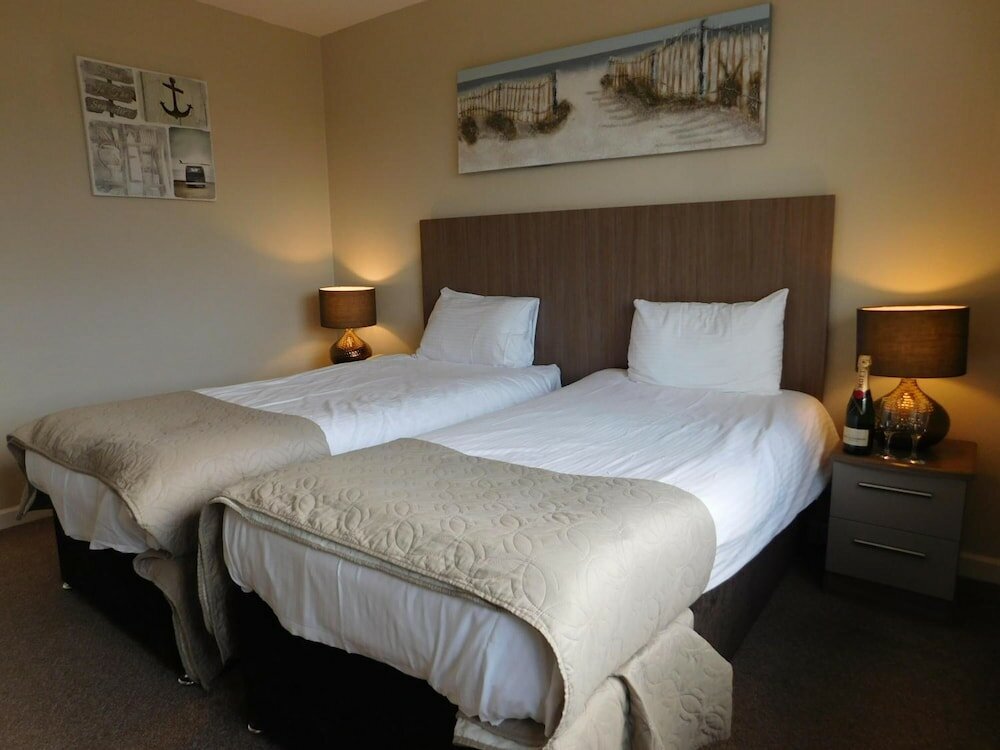 Фото Cullen Bay Hotel