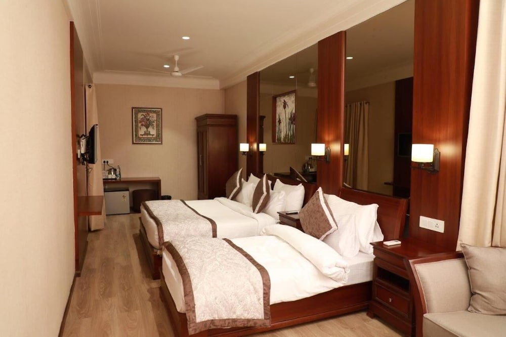 Фото Hotel Golden Tower