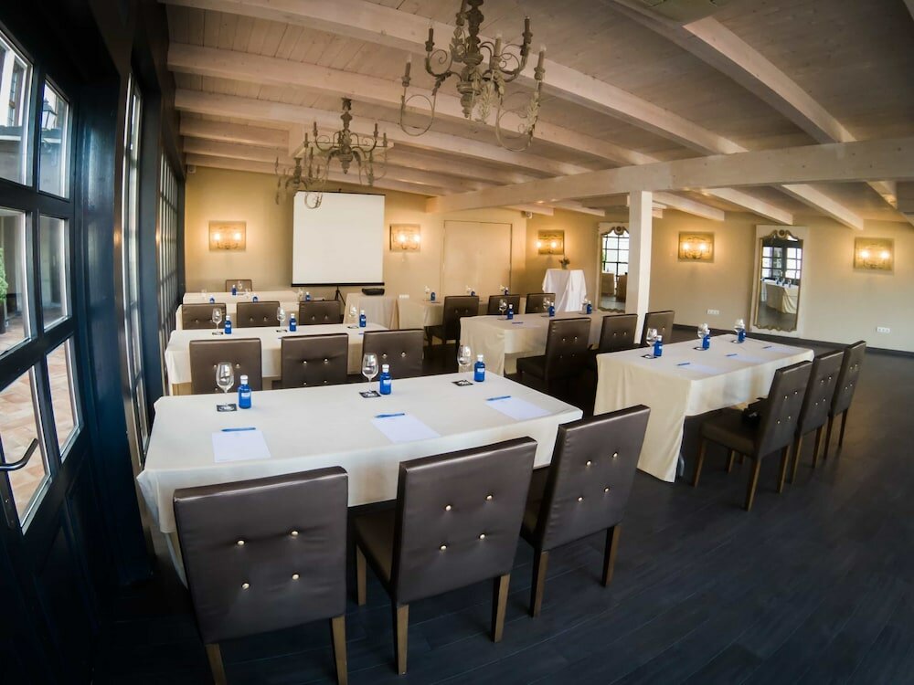 Фото Pamplona Catedral Hotel