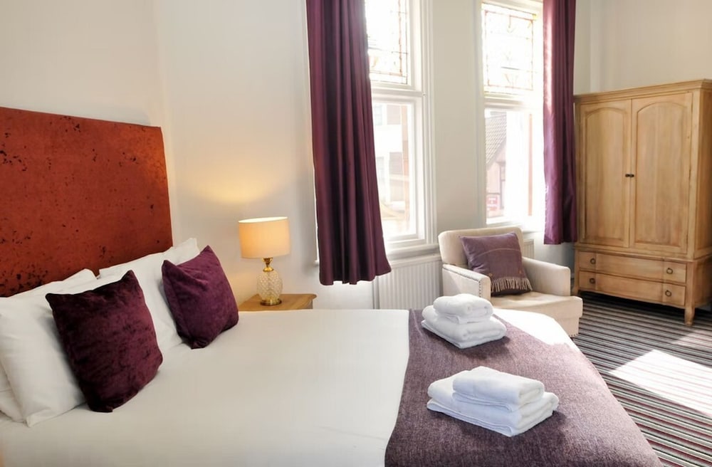 Фото The Royal Hotel Crewe