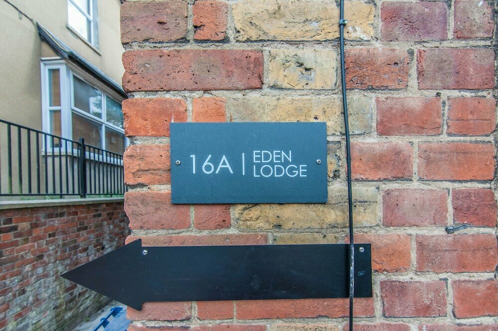 Hotel Eden Lodge, England, photo