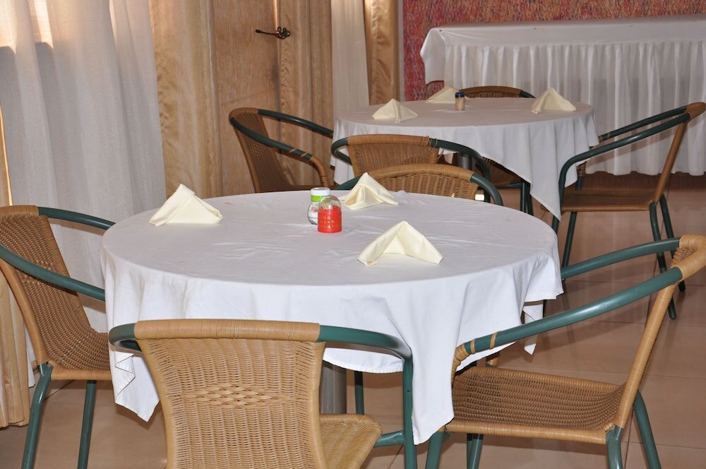 Фото Deira Hotel Ltd