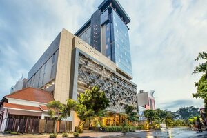 Гостиница Grand Dafam Surabaya в Сурабае