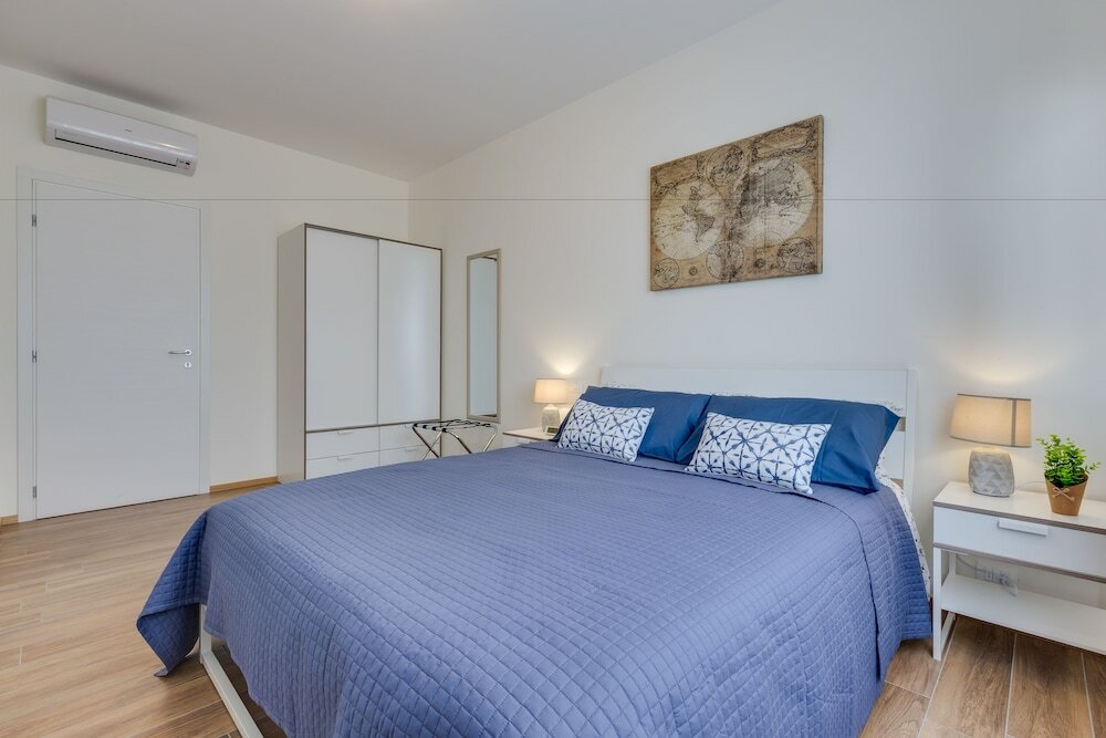 Фото Rooms Vidar Train station