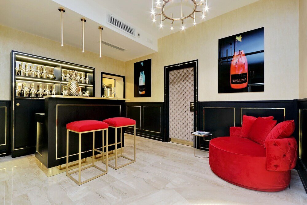 Фото Trevi Diamond Luxury Suite & Jacuzzi