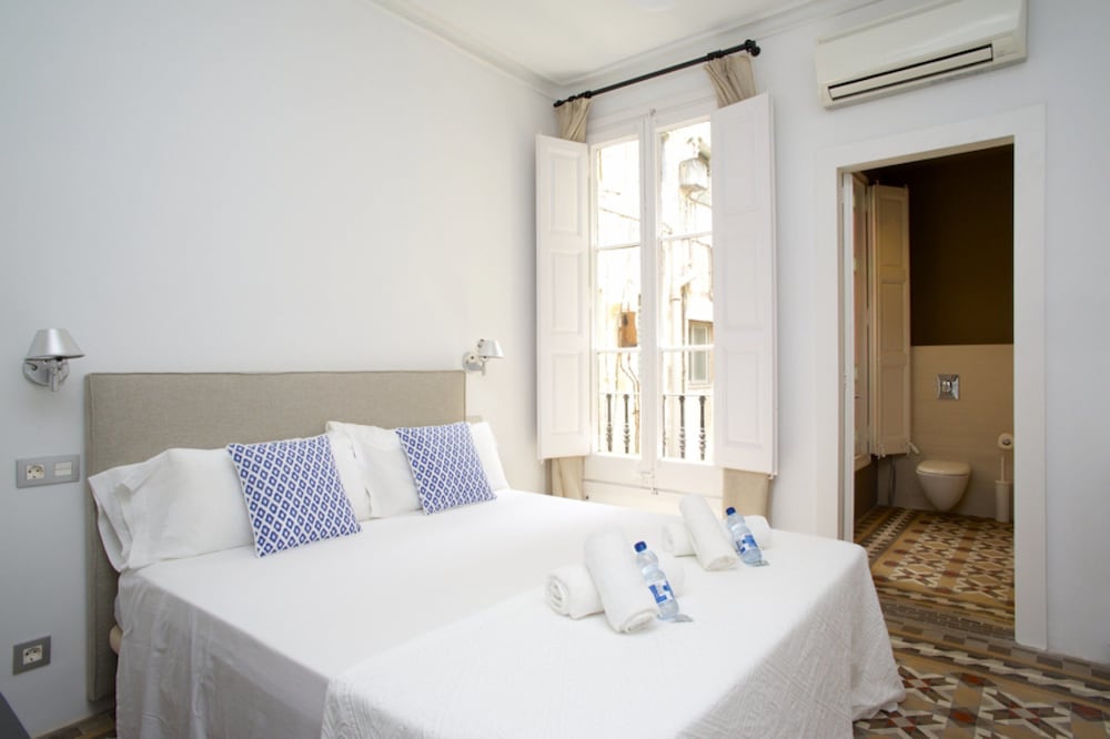 Фото BarcelonaForRent The Claris Suites