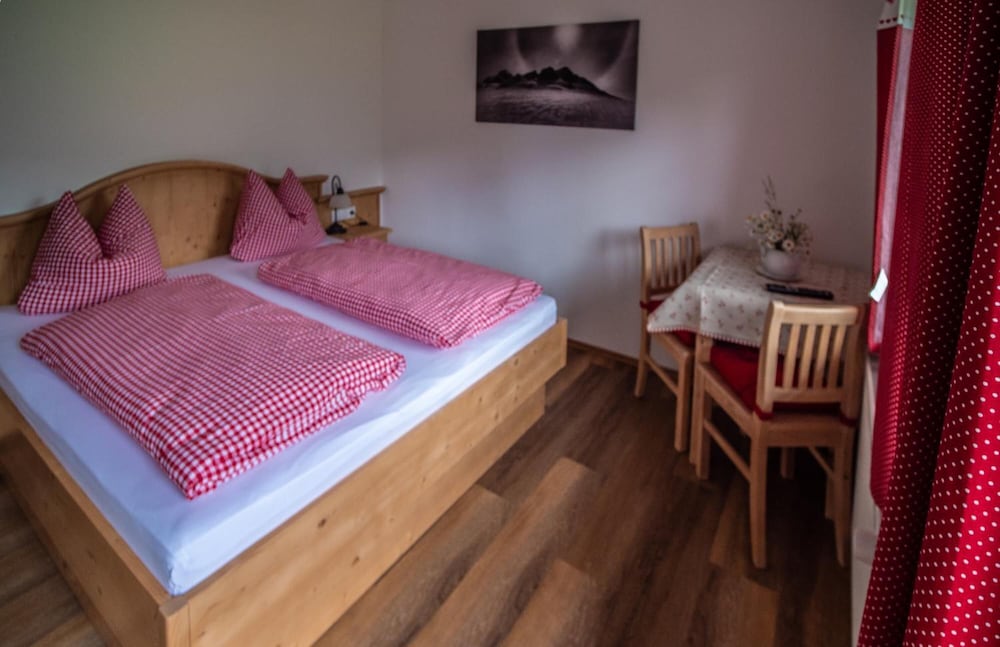 Фото Gaestehaus Bergwald