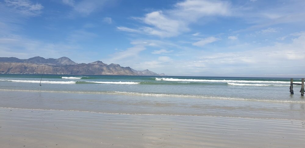 Фото Silver lining beach apartment