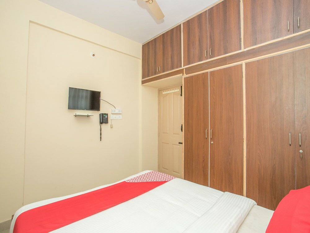 Фото Oyo 12776 SV Suites