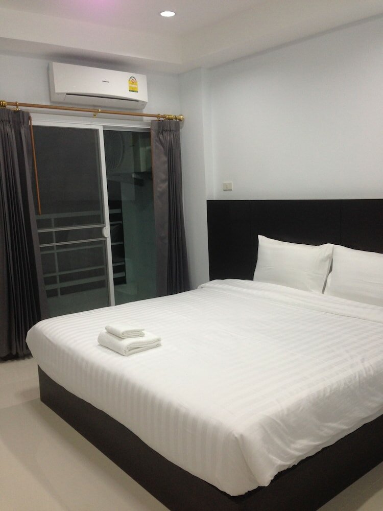 Фото Praiyanan Place Hotel