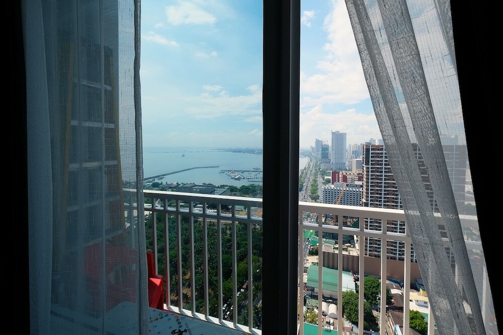 Фото Breeze Residences Roxas Boulevard Manila