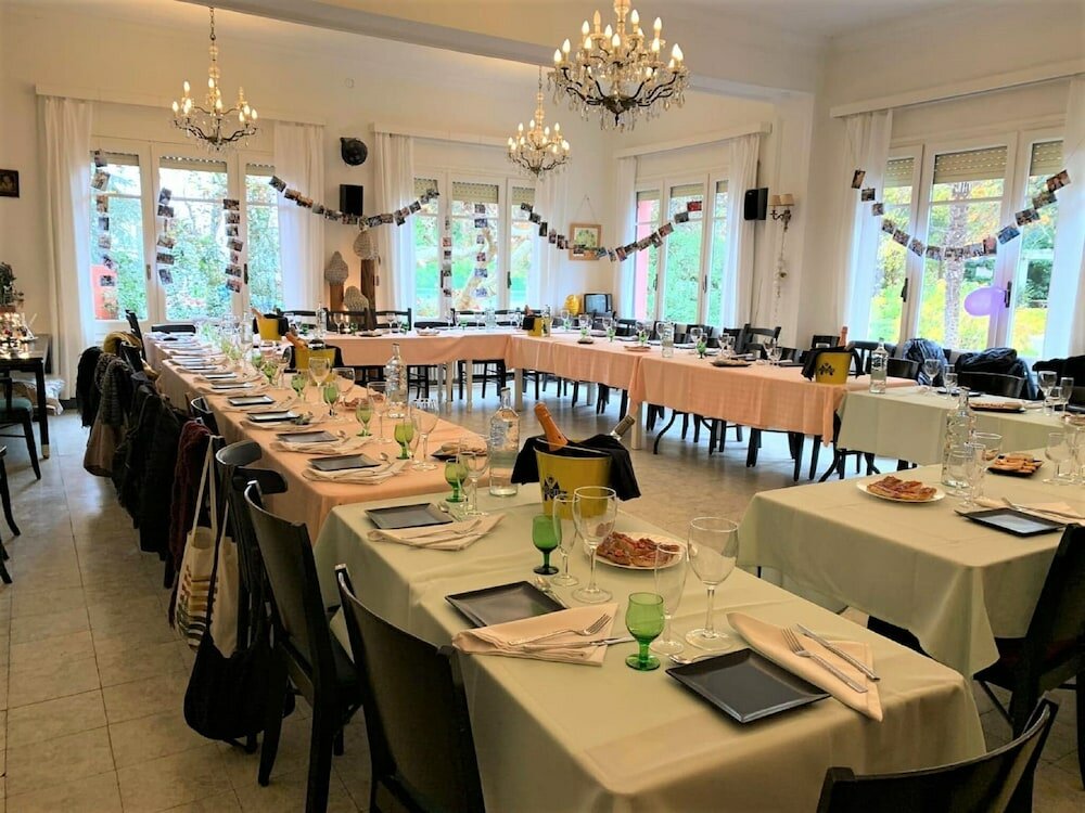 Фото Hostal Montsoliu