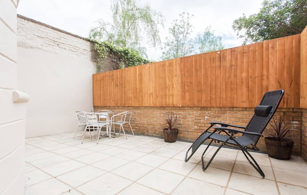 Фото The New Kent Road Apartments