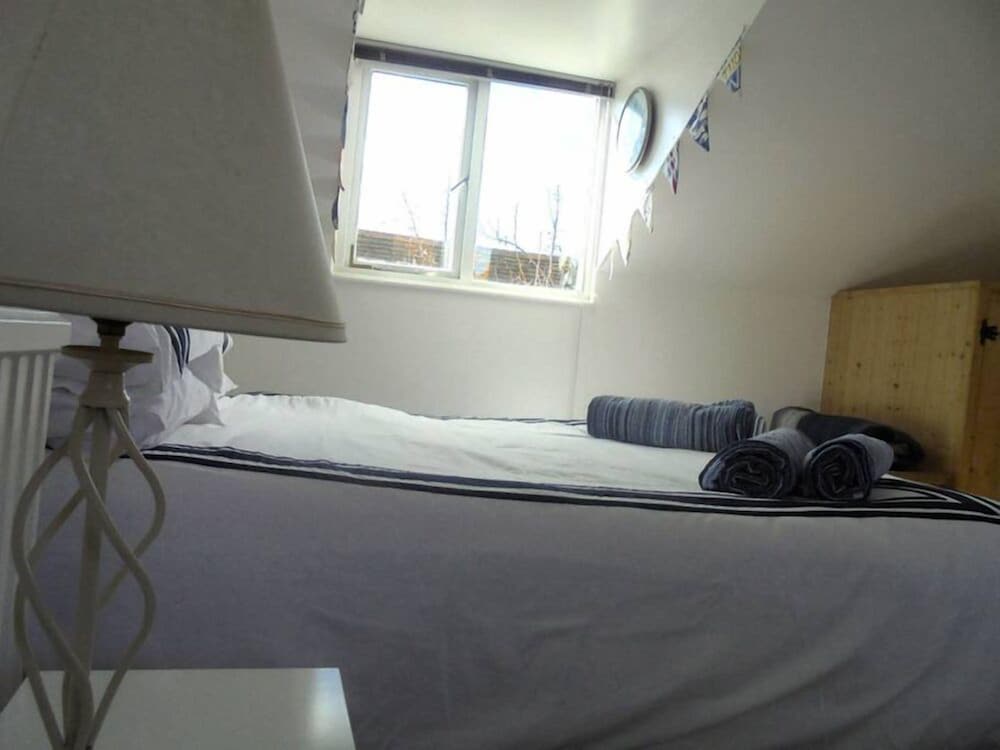 Фото Needles Cottages