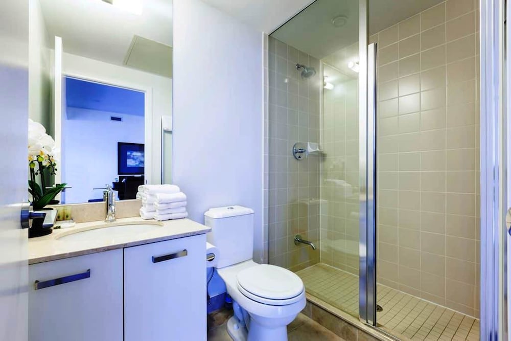 Фото Altitude Suites Bay Street by Teristo Group