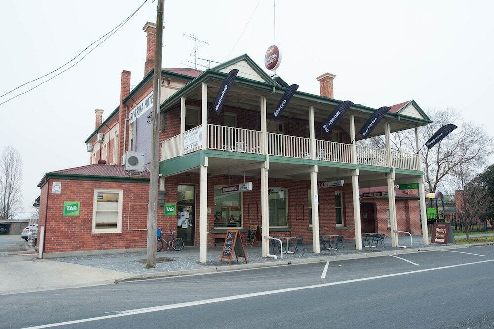 Фото Riverina Hotel