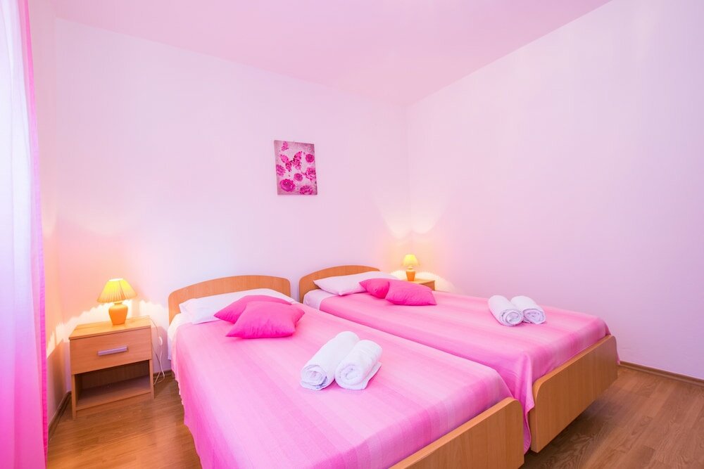 Фото Family house with 2 apartments - Irma