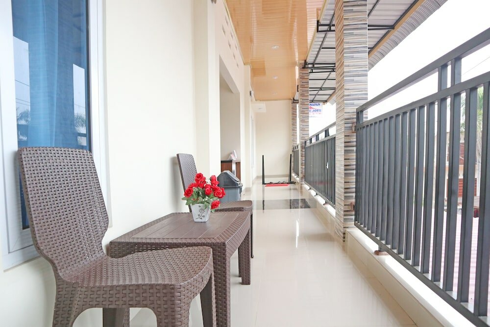 Фото Oyo 1648 Penginapan Three Joye