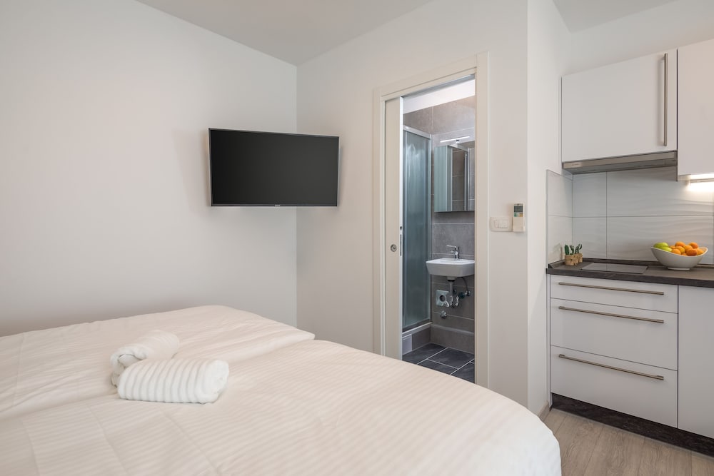 Фото Luxury Studios & Rooms Seven