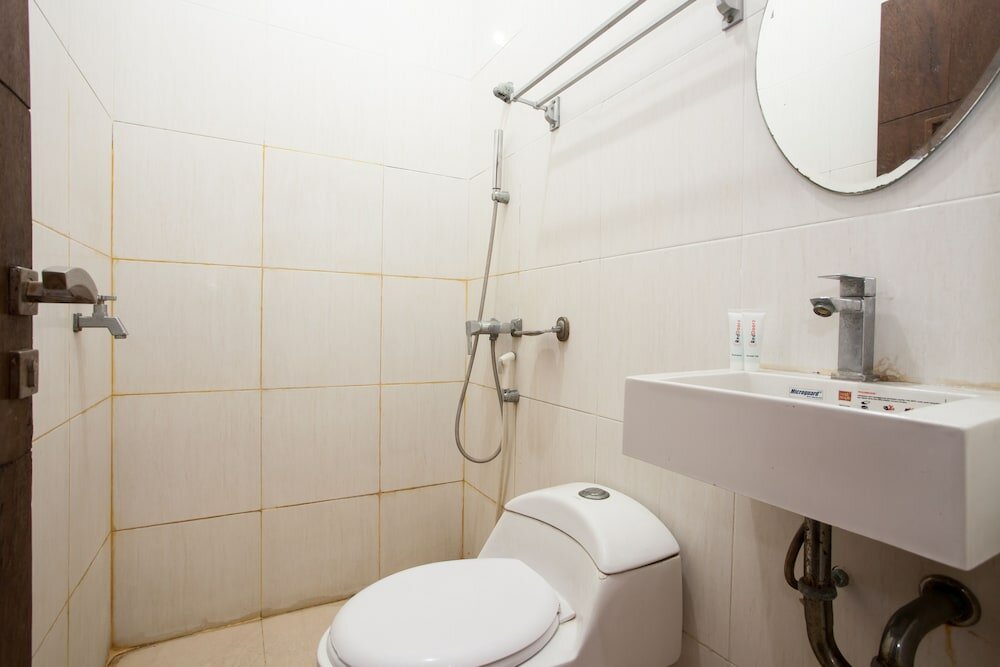 Фото RedDoorz near Marvell City Mall