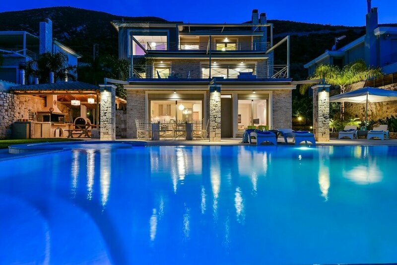 Гостиница Villa with Striking views over the infinity Pool