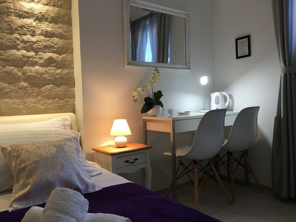 Фото Central Split Apartments and Rooms Paese