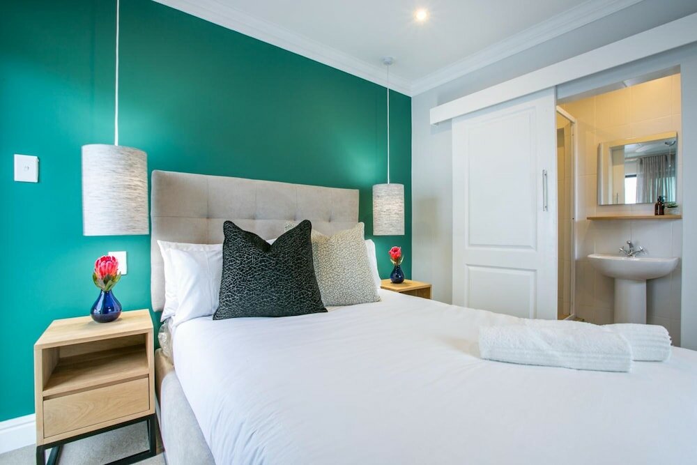 Фото Hout & About Guest House